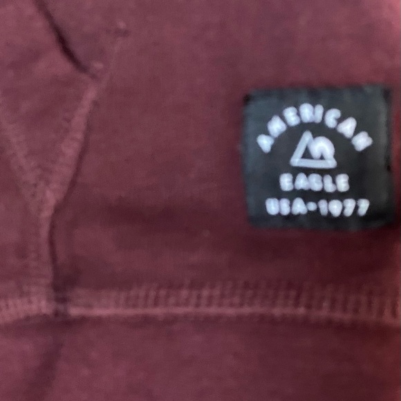 🦅American Eagle Size S🦅
Burgundy/Maroon Hoodie - Picture 5 of 11